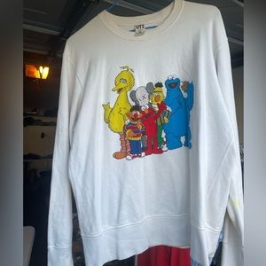 Kaws x Sesame Street Uniqlo Crewneck Sweatshirt Cream/White Size S